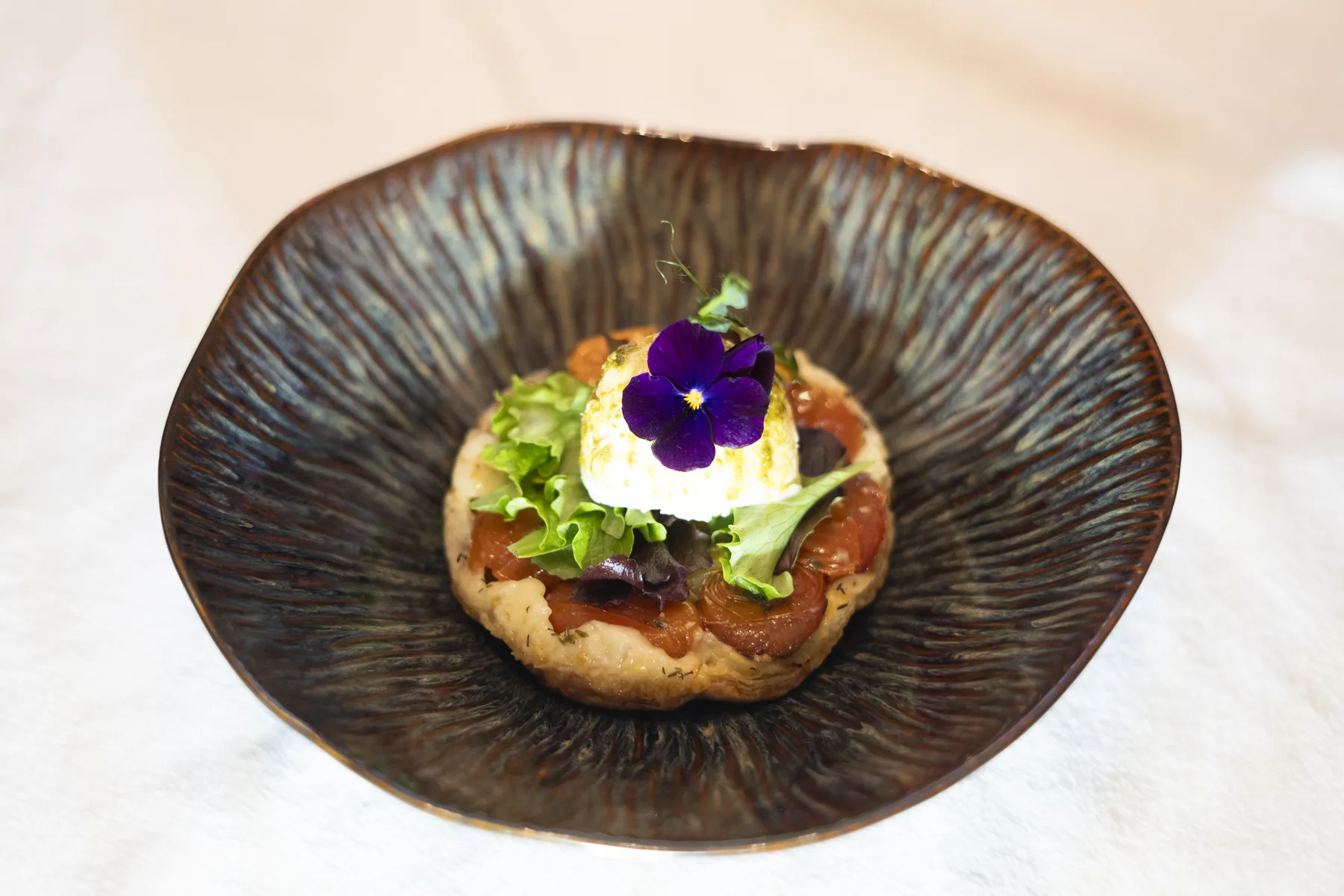 Tartare de bœuf, fleur comestible